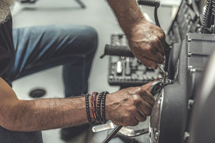 7 skvělých způsobů, jak vám motorkářské náramky pomohou vyjádřit se